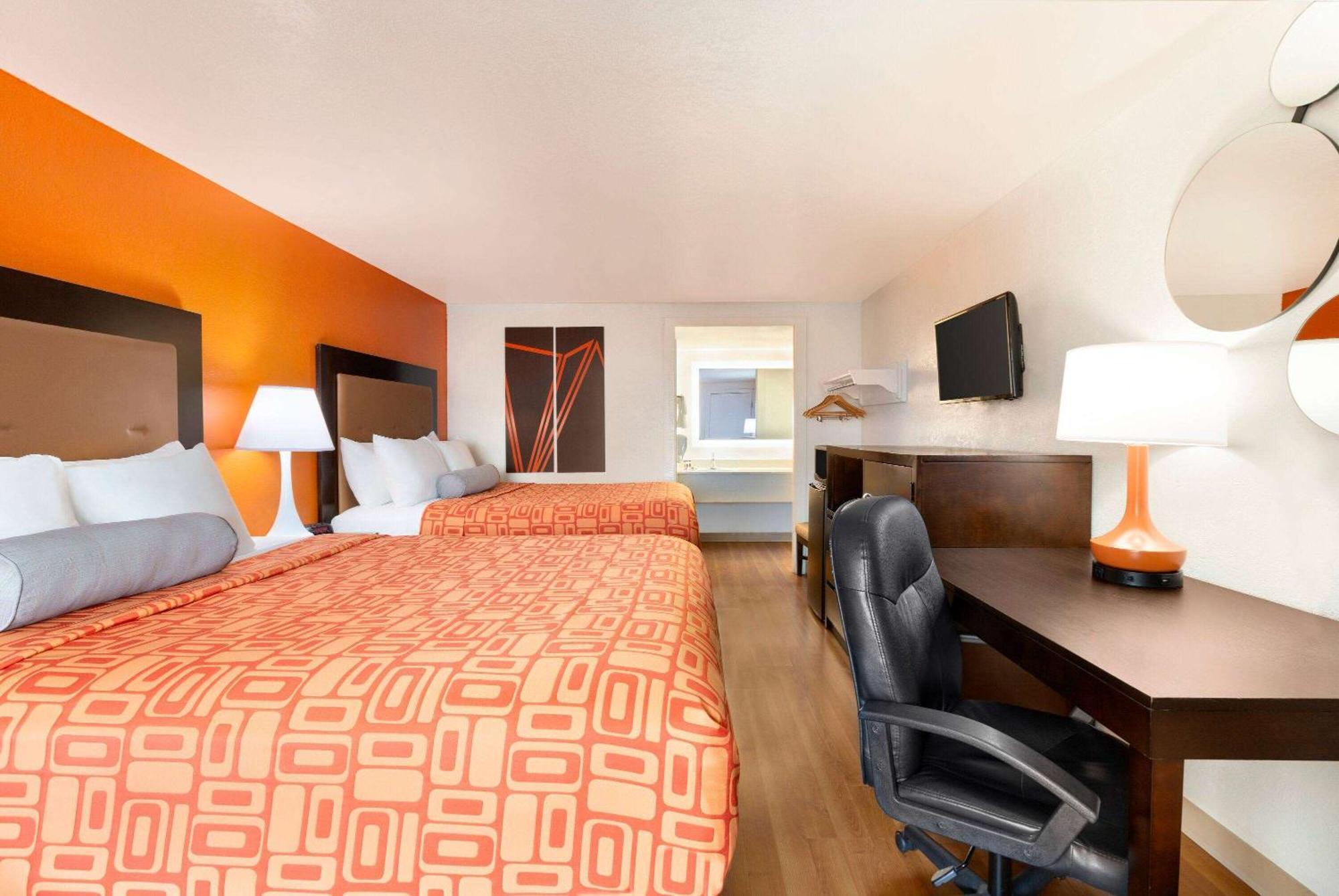 Howard Johnson by Wyndham Harrisonburg Exterior foto